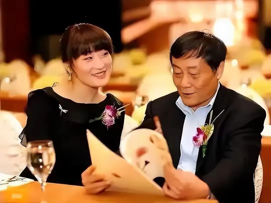 李湘是不是早就知道宗庆后的事情？一段采访就把宗庆后架上去下不来了，这也是前期宗馥