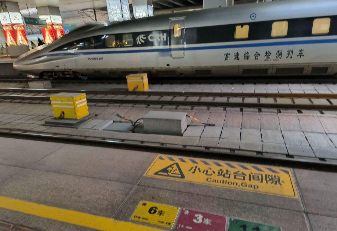 铁路和民航界各自的一哥。 深圳·空中的士私人飞机城市展厅