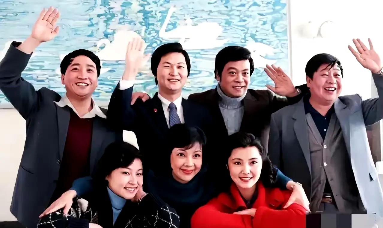 照片中的这七位大家一定很面熟吧。估计大部分7080后的伙伴小时候在电视上看过他们