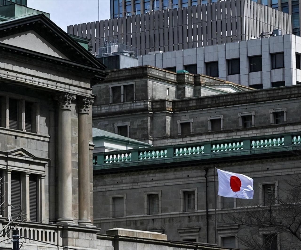 严重怀疑，日本内部有人在配合我们：拿核武挑衅、登岛搞动作！
 
 
 
 
12