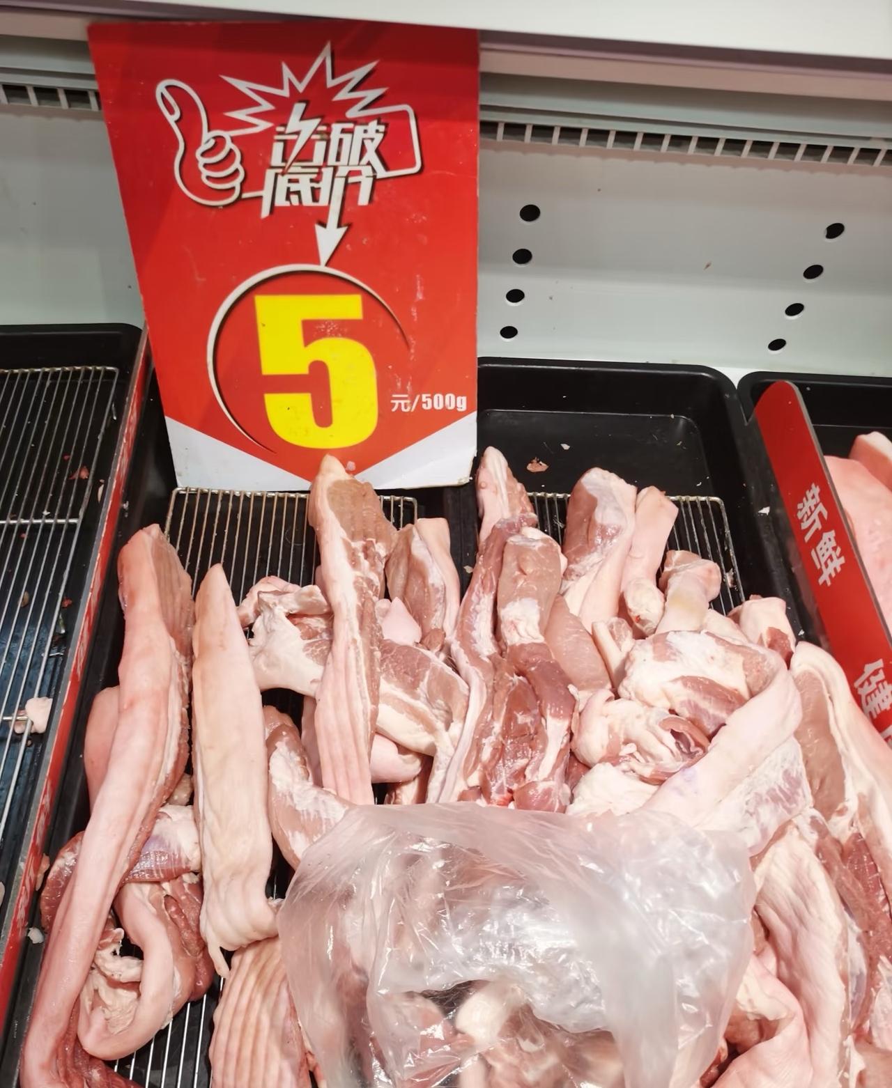 桂林猪肉价格太便宜了！

在朋友家做客，去附近大超市购物，桂林万达超市这物价太给