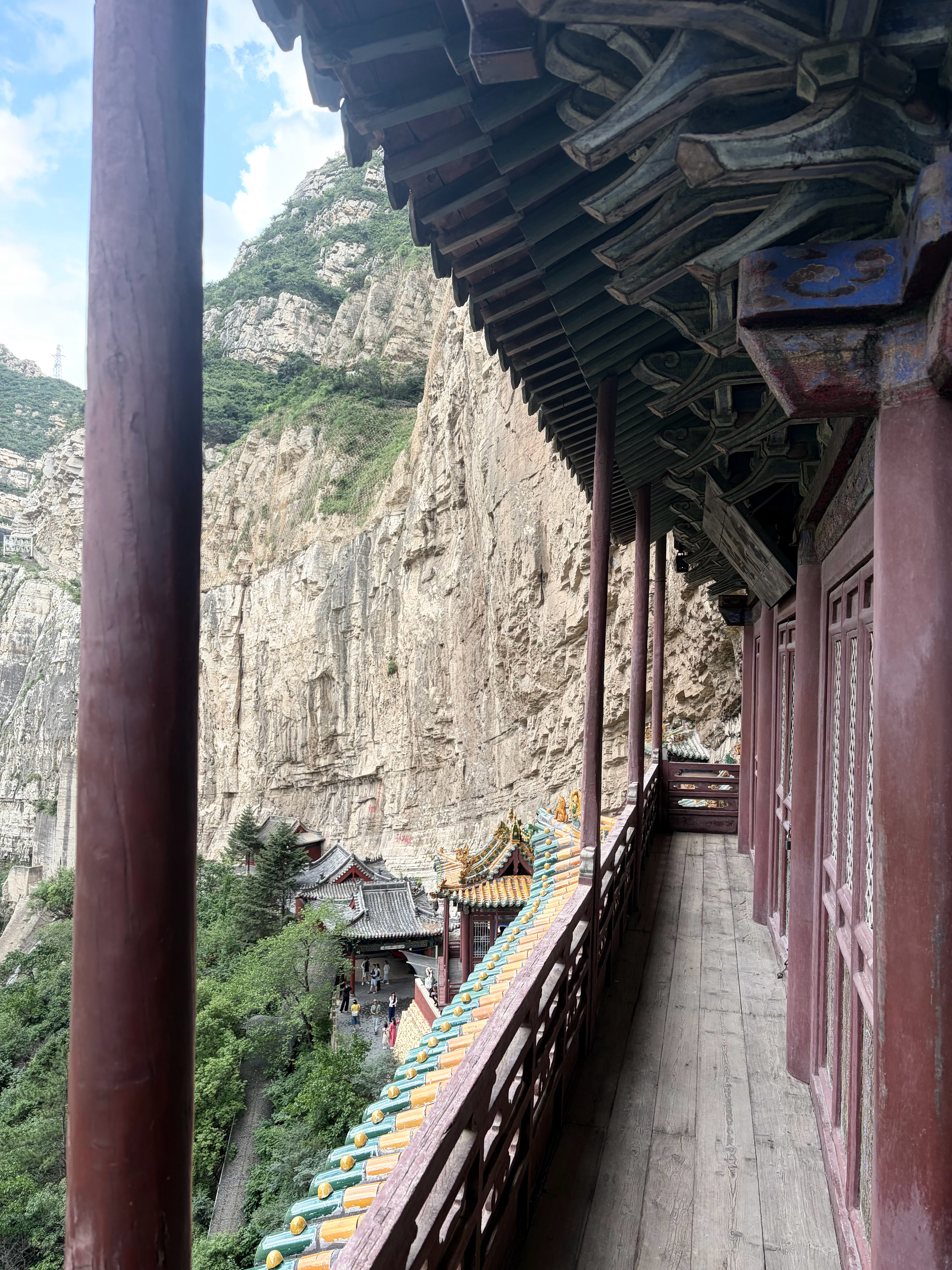 悬空寺的登顶票每次一开就秒没，本来只想来景区远观而不“亵玩”，谁能想到票务小妹告