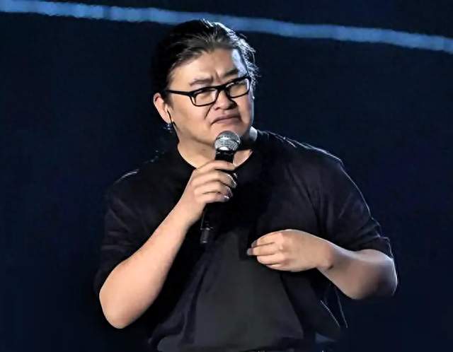刘欢去世次日那英加唱弯弯的月亮，成都文旅：没完整唱不算改节目