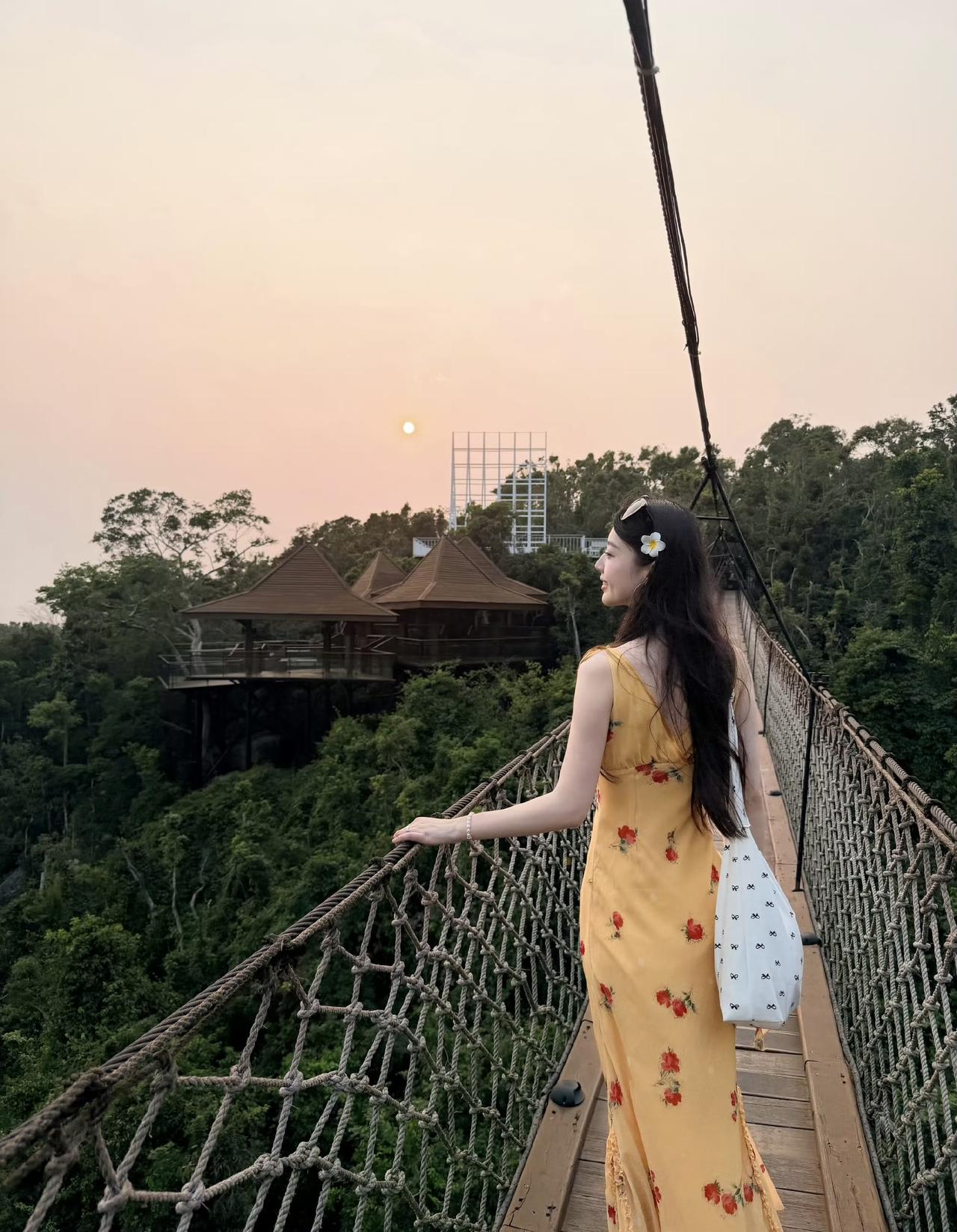 人好像丢了某种东西之后就不爱说话了,那般喧哗的我,如今也这般沉默。