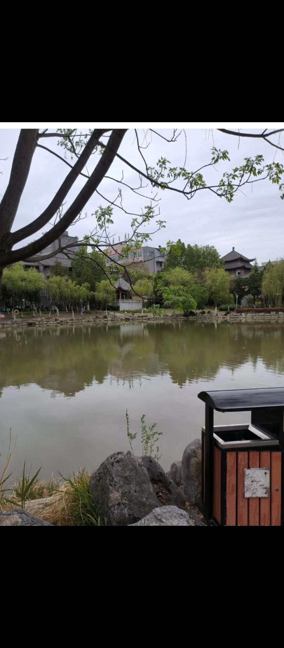 给男同胞的两点建议：1.如果你和特别好的女朋友发生过“关系” ，过后她故意远离你