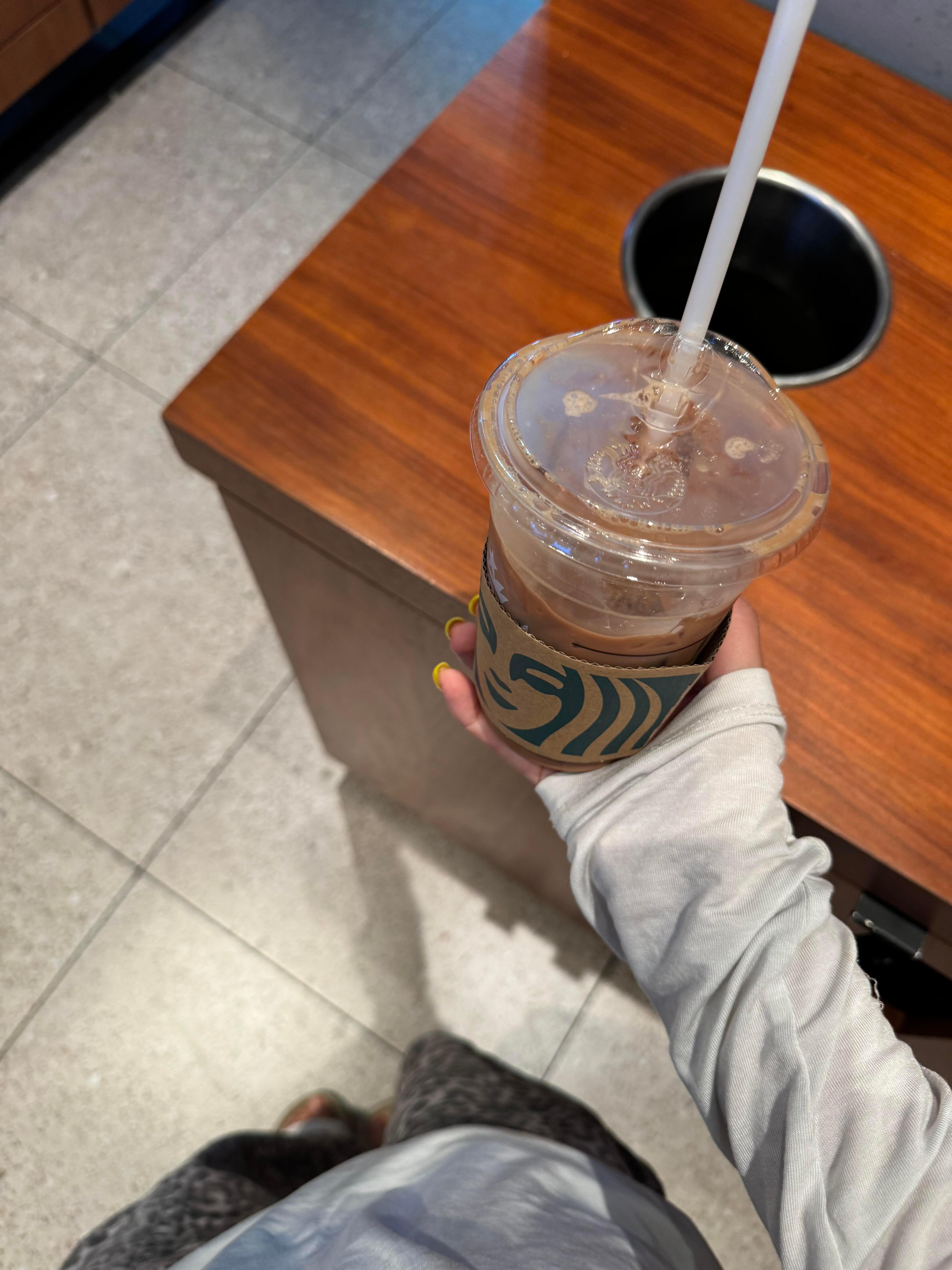 秋天的第一杯奶茶,已全款拿下, 想喝自己买,咱又不是没有那个实力。 