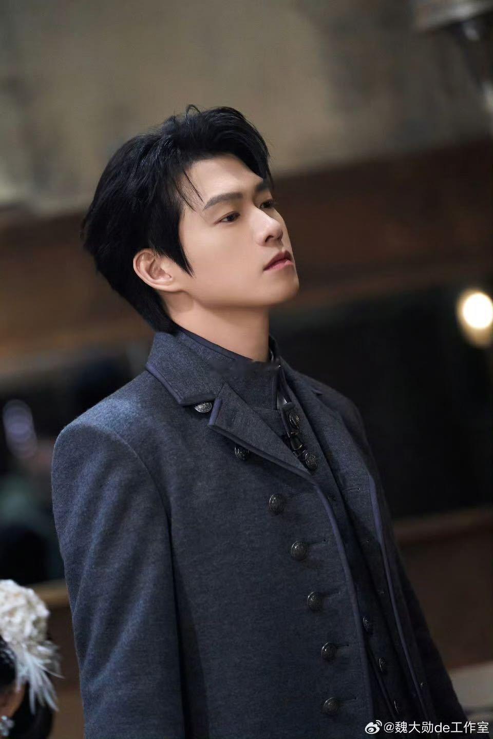 魏大勋真正的智性恋天菜大侦探智性恋真的会爱上这一刻的魏大勋！面对僵局不慌不忙，用