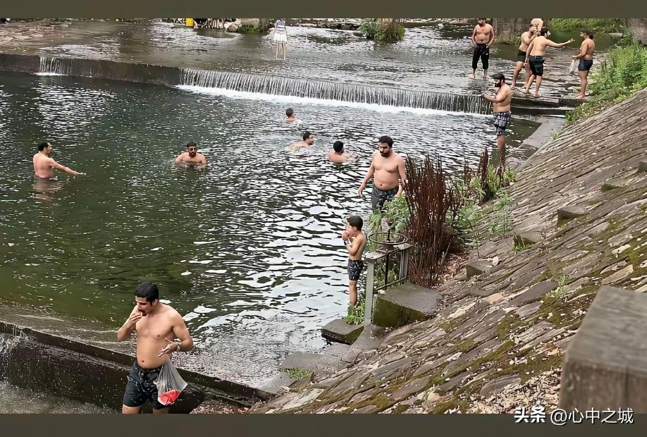 这个内容是真的哟！

据权威媒体报道，绍兴的柯桥轻纺城确实有2000～3000印