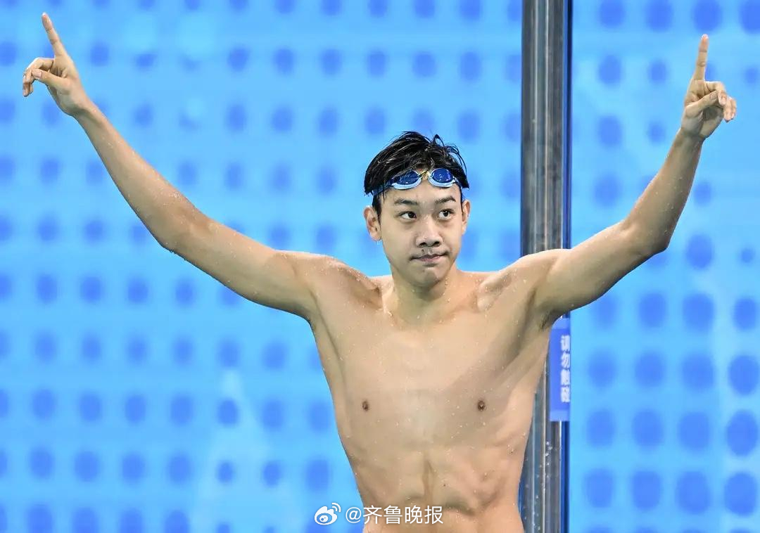 【 创全国青年纪录】11月13日，男子800米自由泳决赛，18岁的山东小将张展硕