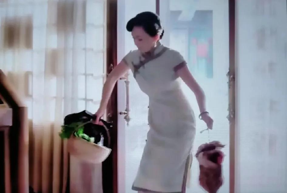 花开如梦
苏慧的这个镜头超搞笑
穿旗袍的女子
居然有这么粗鲁的动作
太让人感到意