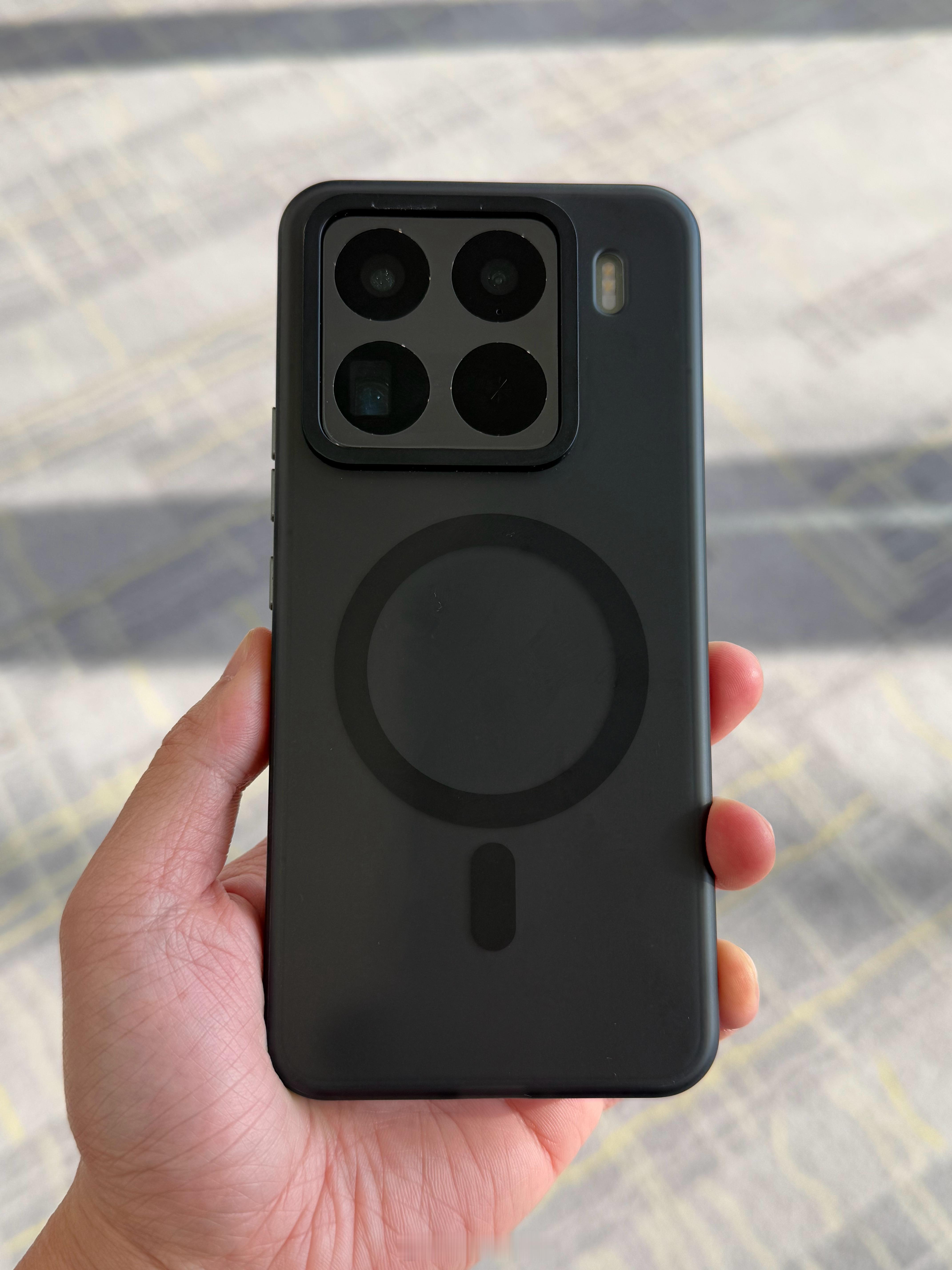 的小米15 Pro，他还有小米SU7。还有小米电视大师77 OLED电视和小米智
