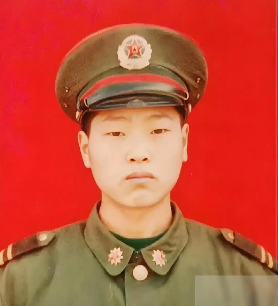 47岁退伍老兵打工23年养家，偶然查名单才发现，自己的人生早被人偷走。这事最扎心