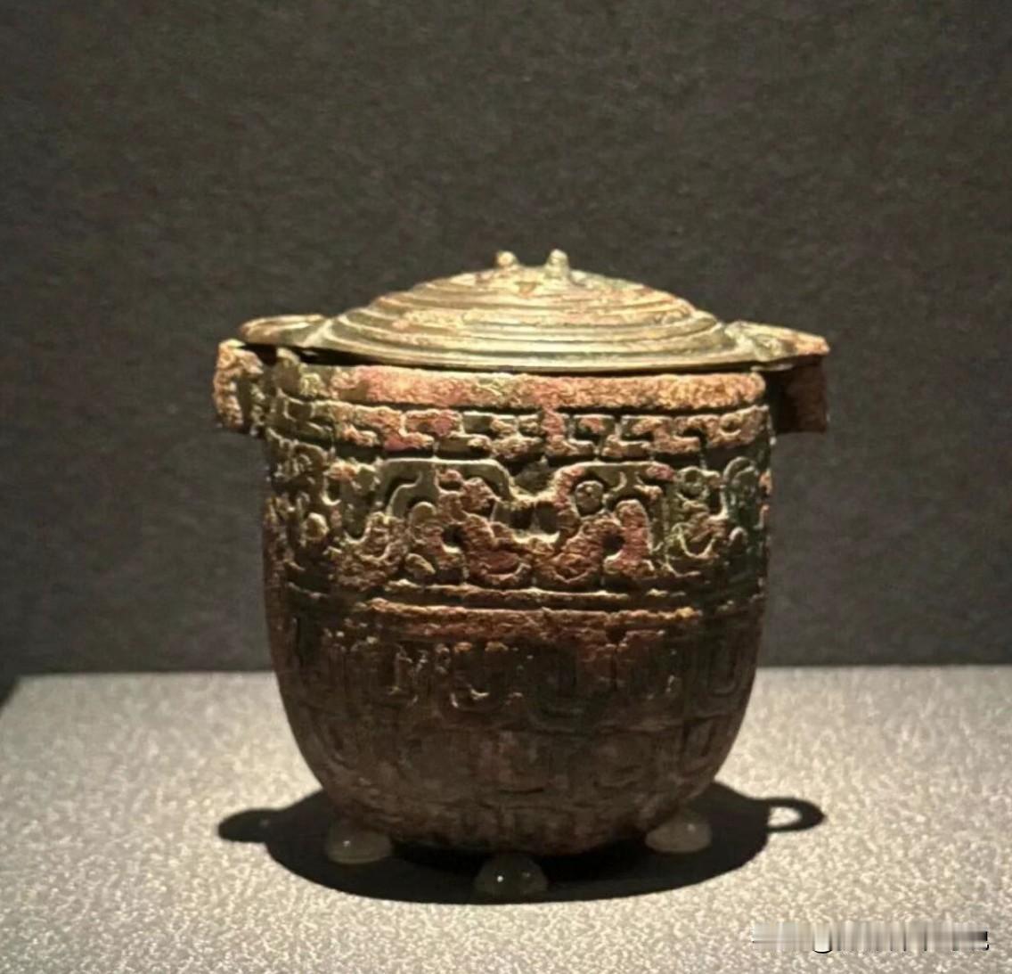 别说现在的化妆品包装太精美，古人的器物考究起来就没有现代人什么事儿了。不信，来看