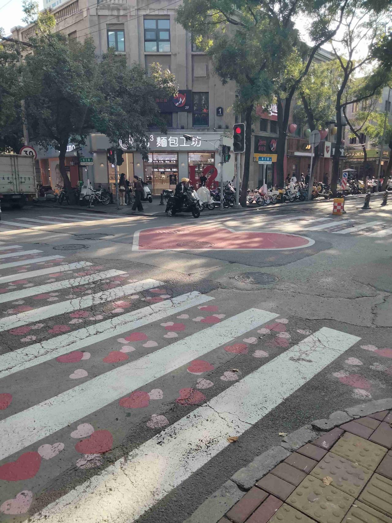 我的今日状态：😁轻松愉快
我这里的天气：☀️晴天