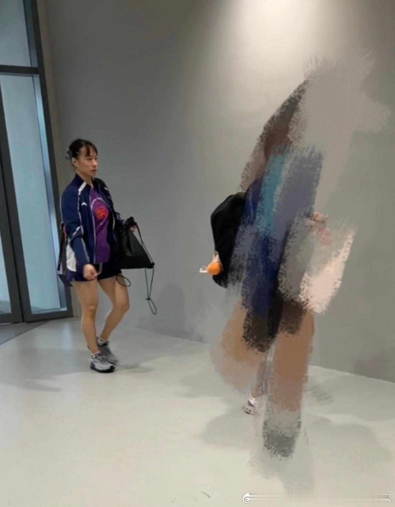 孙颖莎真的没人管，找个人管一下给女世一成不成呀