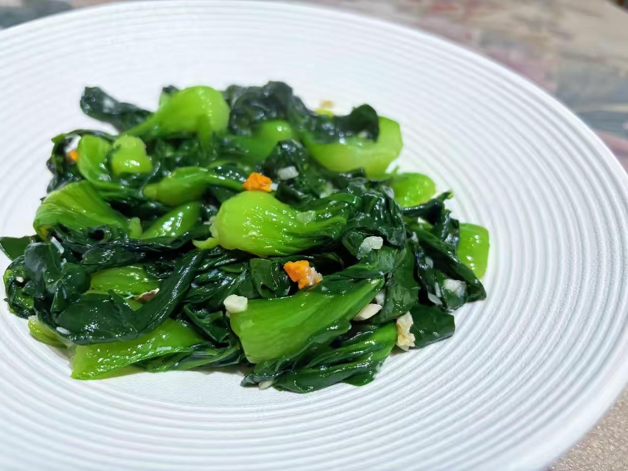 江苏人每天都要吃的蔬菜来了，打过霜的矮脚苏州青特别好吃。我喜欢炒的时候，加一点白