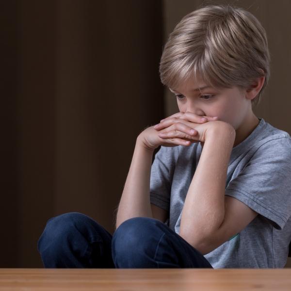 内向的人也有超多合适的工作。比如手工活，在家就能做，不用和人打交道。虽然单做一次