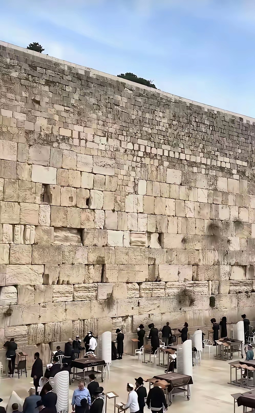 以色列的人对一面哭墙为什么这么情有独钟呢？ 