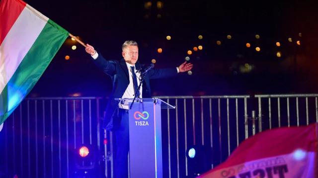 走了一个欧尔班，又来一个“欧尔班”。
2026年4月12号这天，匈牙利的政坛算是