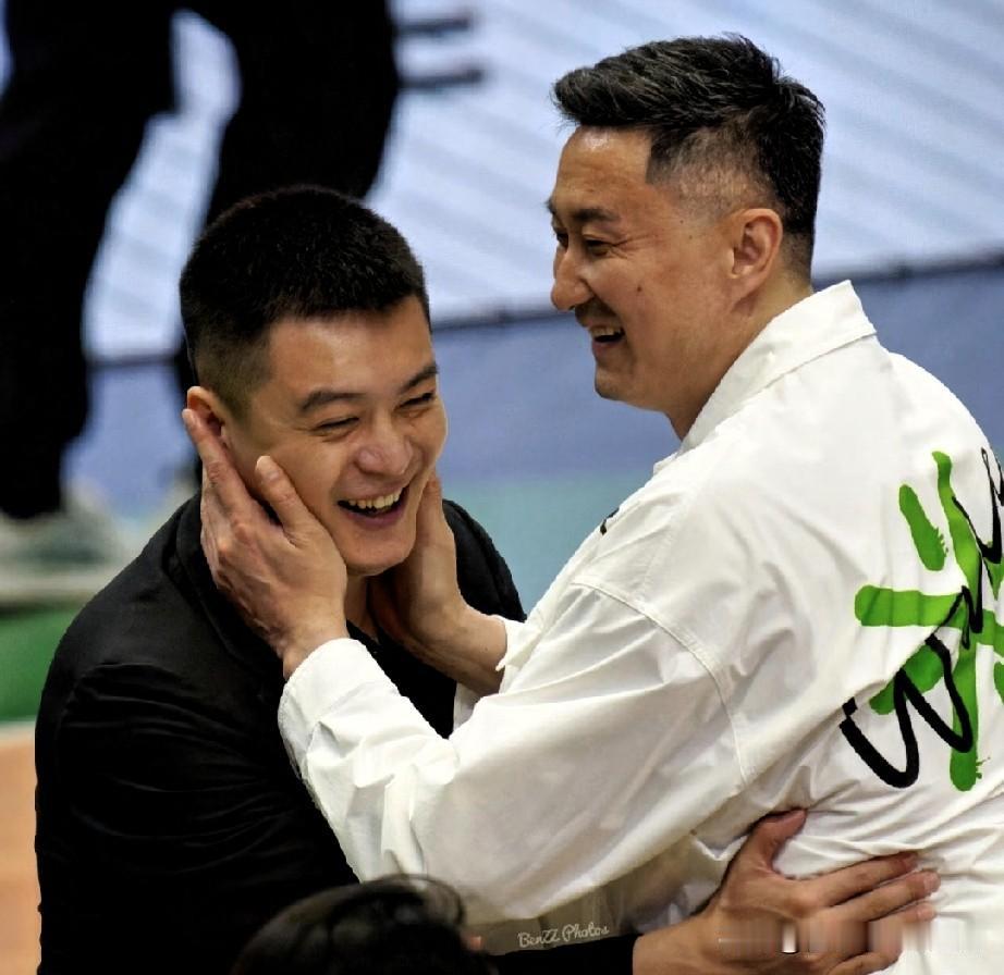 杜锋卸任广东主帅，一石激起千层浪，三点连锁反应，直接改变篮坛格局
1.本土教练员