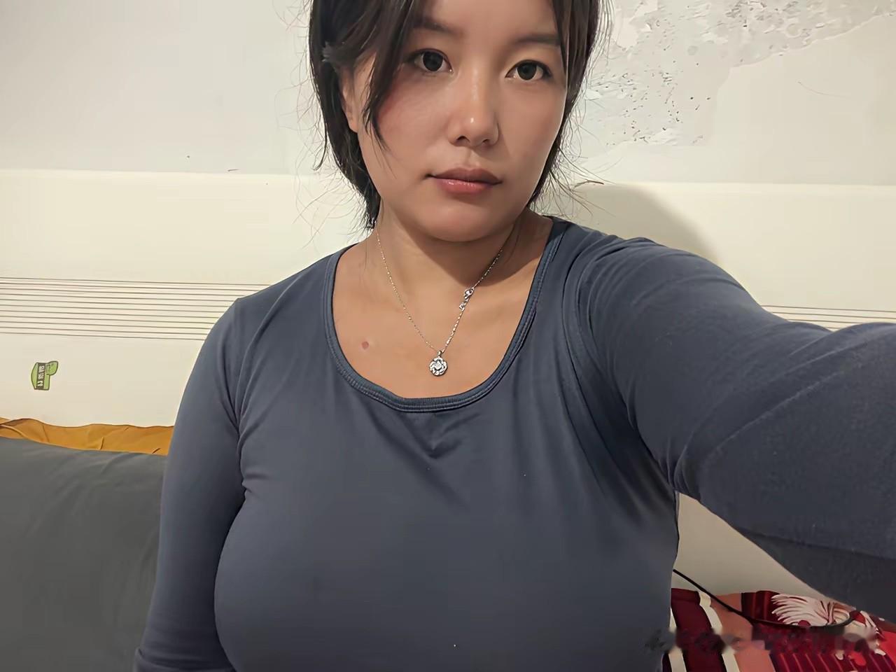 女人是刀子嘴豆腐心
这句话是假的
希望大家不要相信
尤其是男人
千万不要被女人这