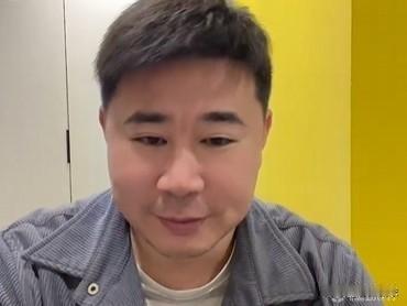 董方卓老老实实当个看客挺好…前国脚、曼联旧将董方卓在社交媒体上发布视频，视频里，