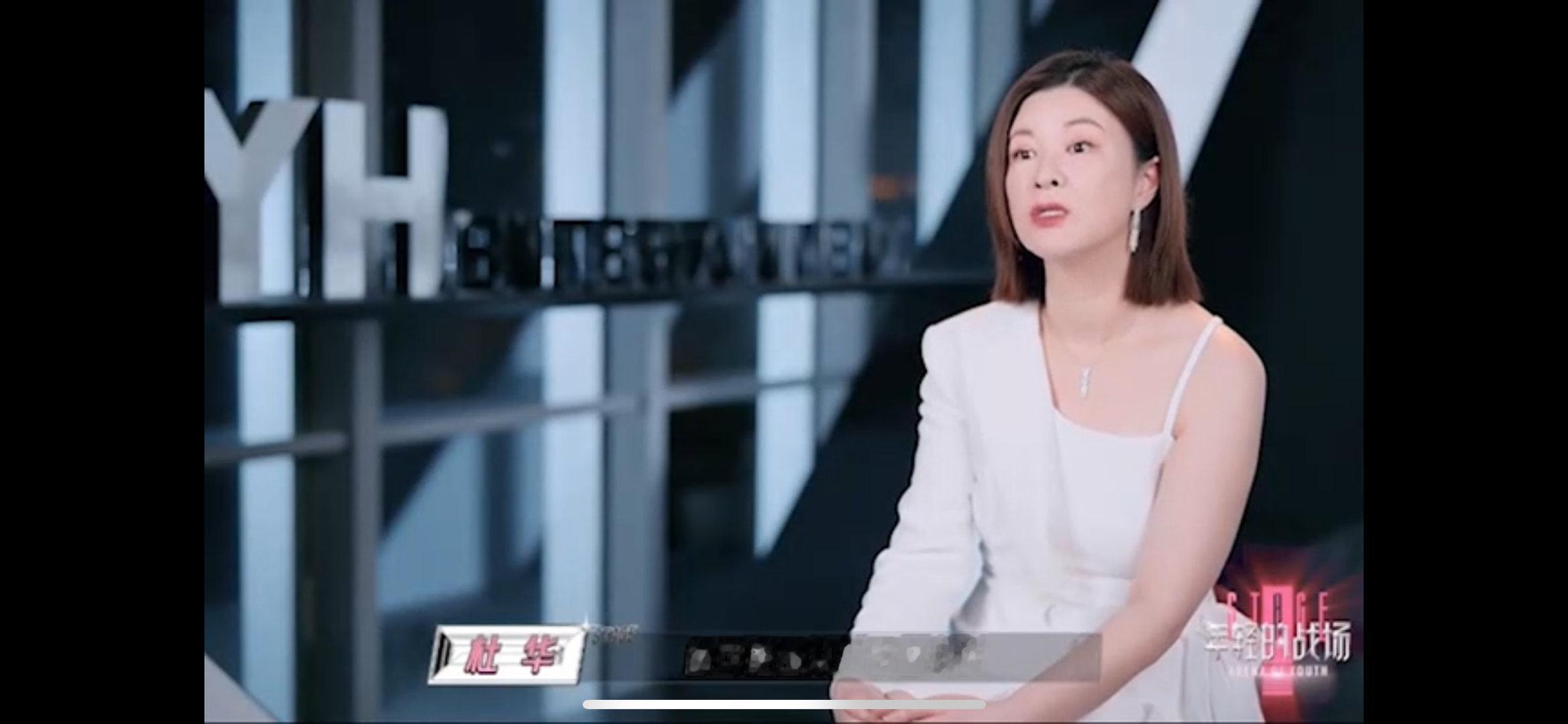 众所周知！乐华很多艺人都是从小跟着杜华，Justin黄明昊12、13岁就跟着杜华