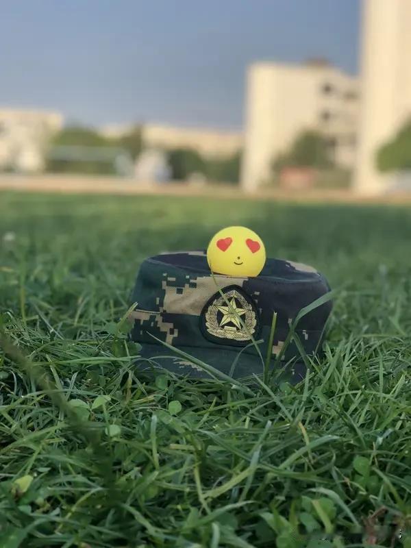无意间刷手机刷到了以前带过儿子的老师发了一个朋友圈，说他曾经带过的娃，现在去当兵