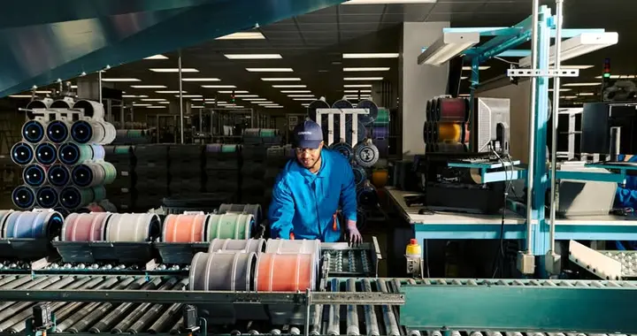 175年玻璃巨头逆袭，被弃近20年的业务凭AI风口起飞