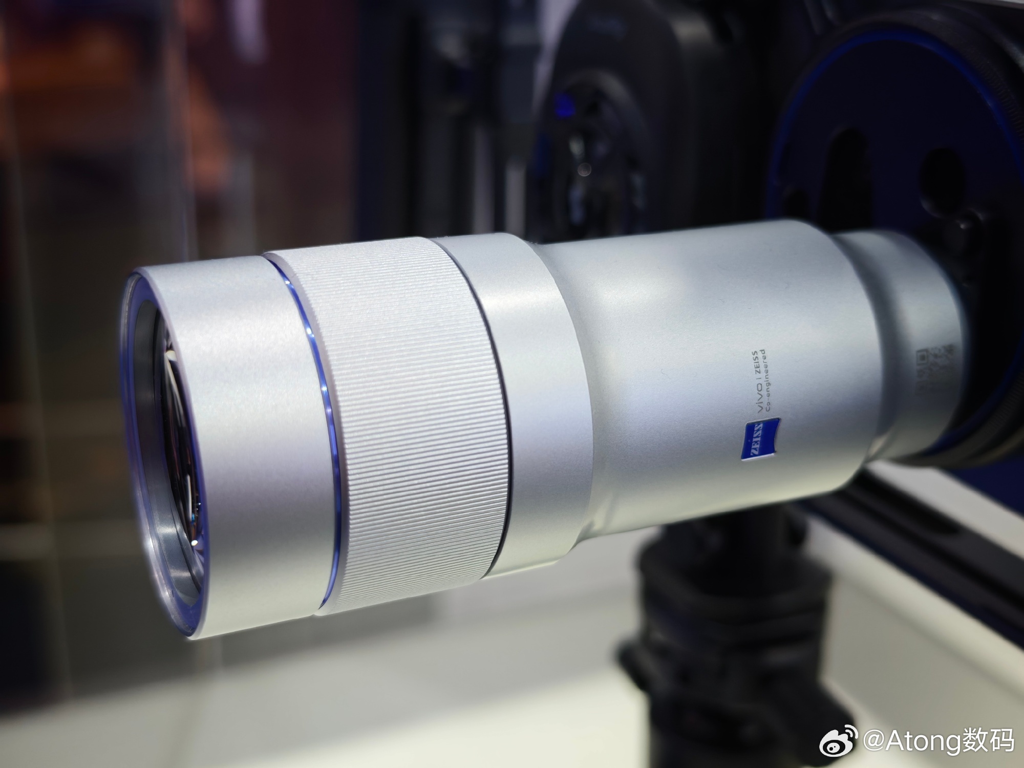 vivo X300 Ultra和400mm增距镜套装来了！跟之前200mm的放一