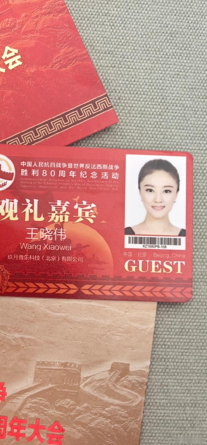 救命！九月刷到王小玮新证件照，姐姐状态超好，标准露齿笑甜到心巴，这颜值绝了～ 王