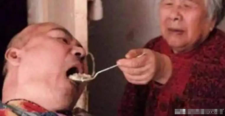 “我杀了我儿子，我自首。”2017年，广州83岁的黄兰走进派出所，语气平静得吓人