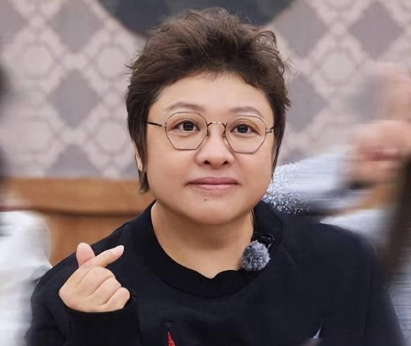 为什么那么多人喜欢韩红？
韩红能被那么多人喜爱，源于她在艺术、公益和人品上的三重