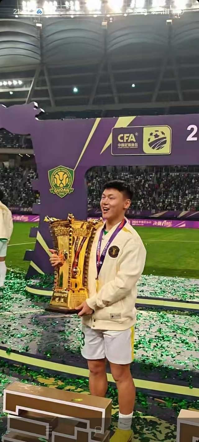 [黑泥]祝贺这个日天宝宝第一次捧杯的同时也要说一句日天wwzz 