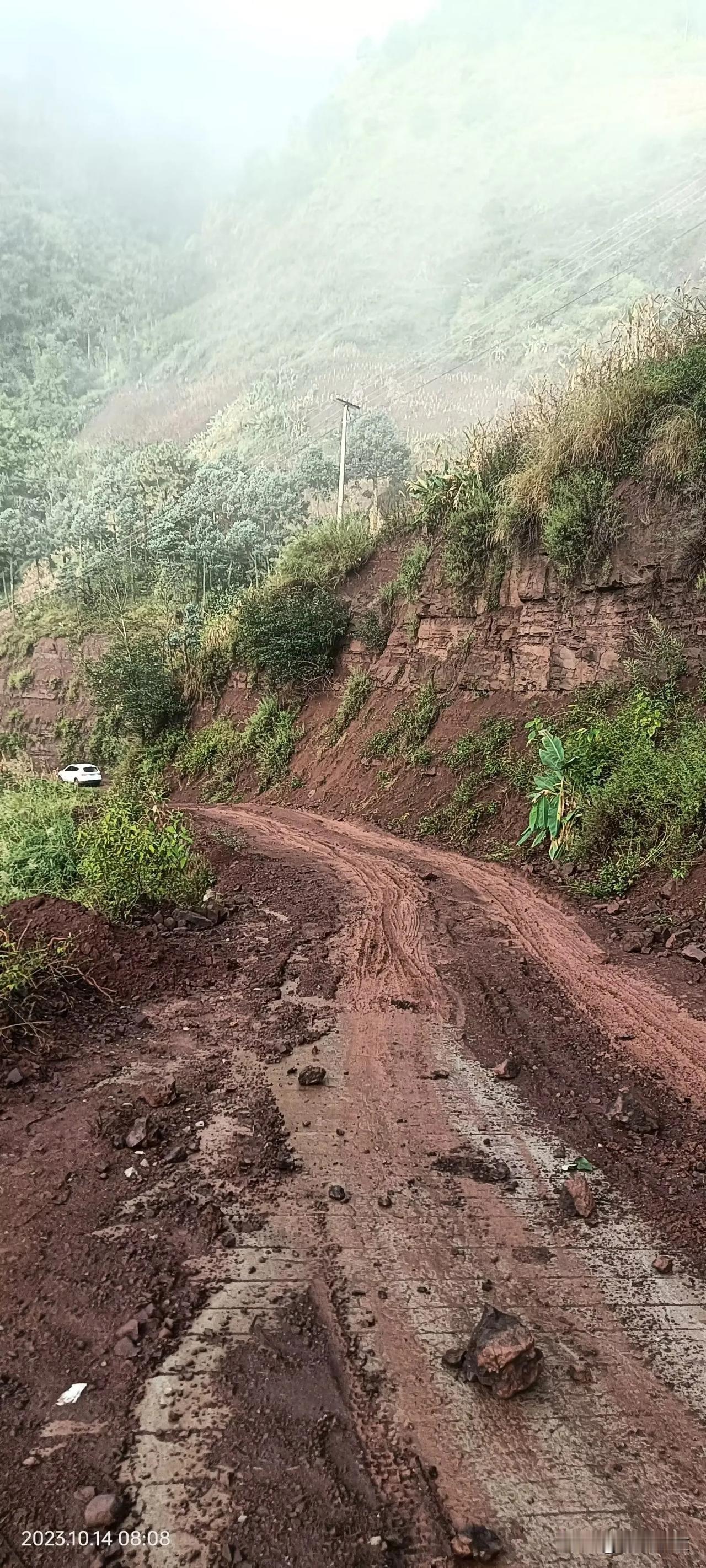 要想富，先修路。
   在我们很多农村由于偏远山区，交通问题还是一大问题，有的地