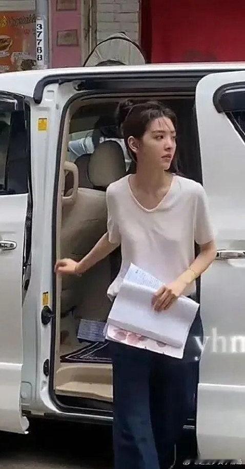 章若楠到底美到啥程度？我男朋友都说：就这颜值，谁能扛得住啊，怪不得大家都想娶她！