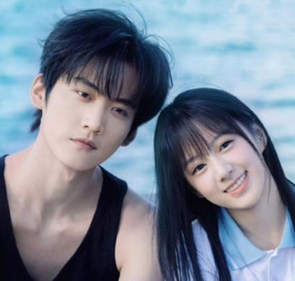 2026年6月16日，周柯宇主演的电视剧《炽夏》开播，陈妍希主动为其宣传，尽显前