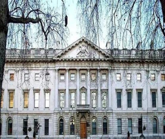 🌙发现了吗？最近这段时间，整个欧洲的风向都变了，不再是以前那种跟着美国亦步亦趋