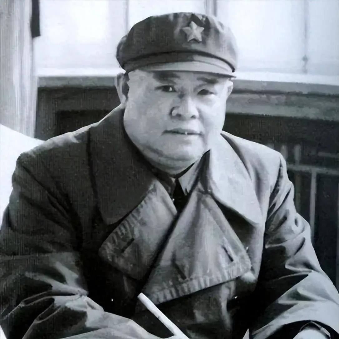他是政治寿命最久的司令员，历经三位军委主席，地位无可撼动


李德生的一生始终紧
