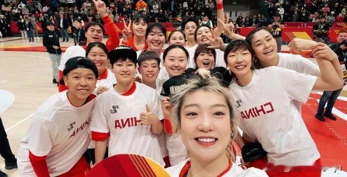 巴黎奥运会女篮12支参赛球队全部出炉，谈一谈这12支队伍的分档情况：

第一档：