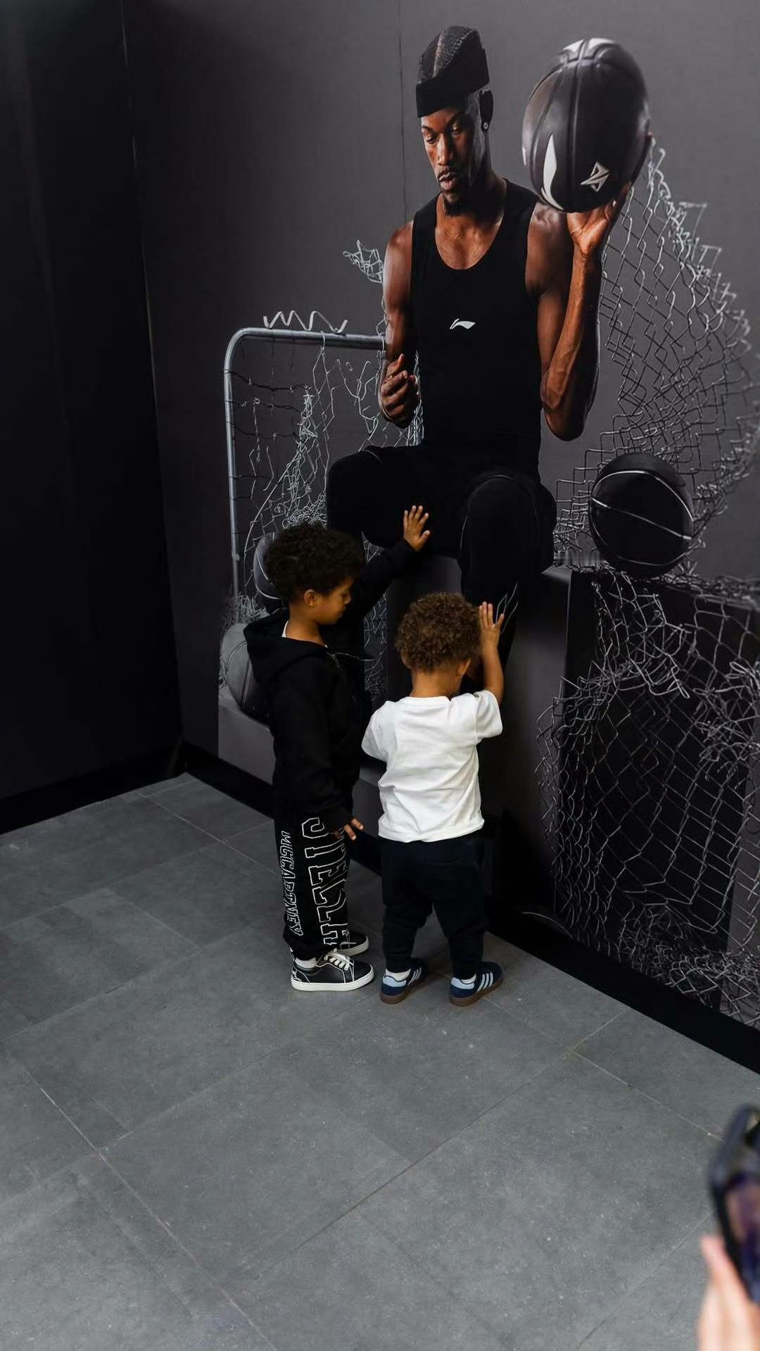 追梦在自己的播客节目中谈到了队友巴特勒￼，听得我好心碎追梦表示：“我想祝我的兄弟