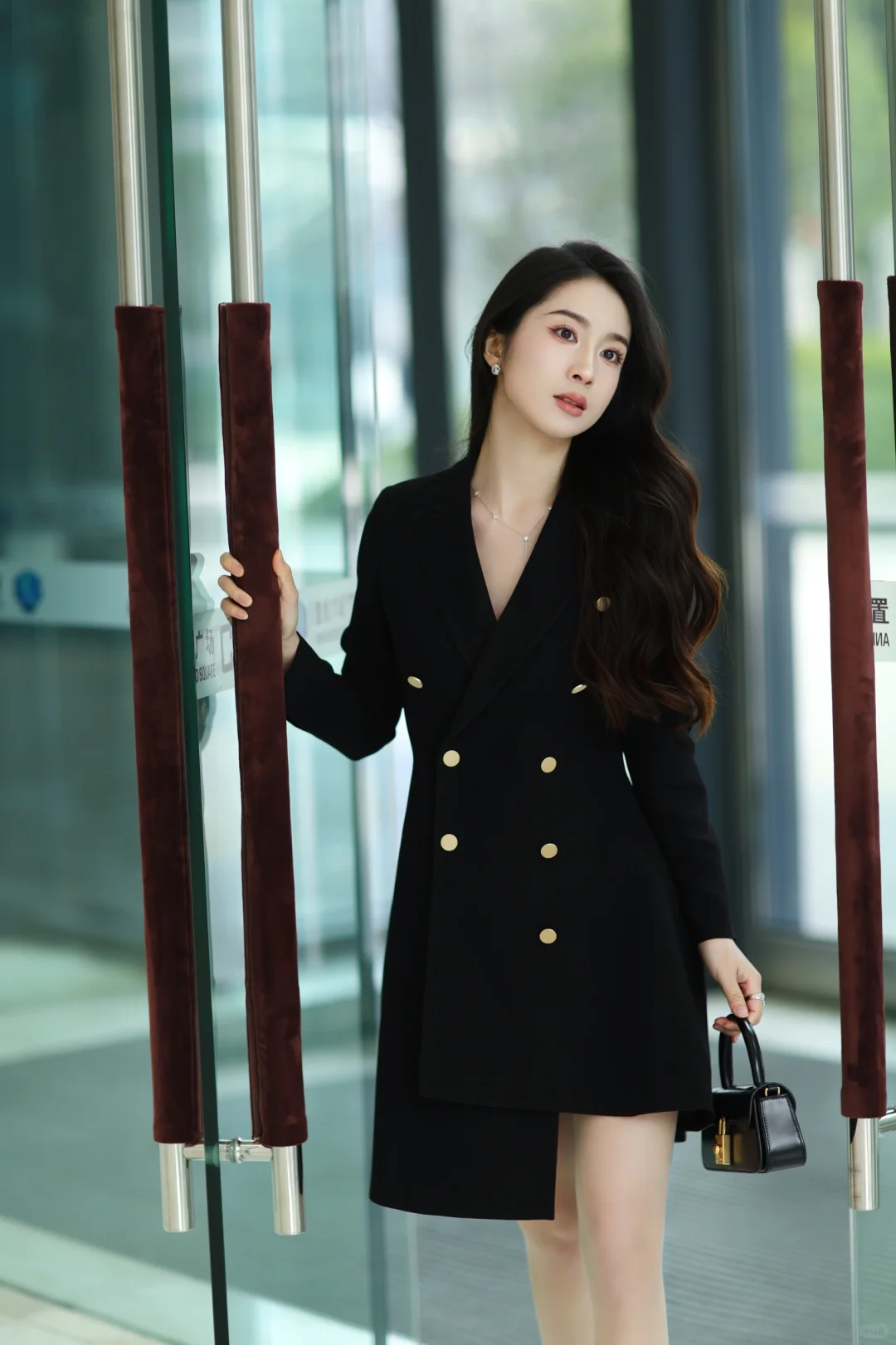 新来的女高管好美🖤