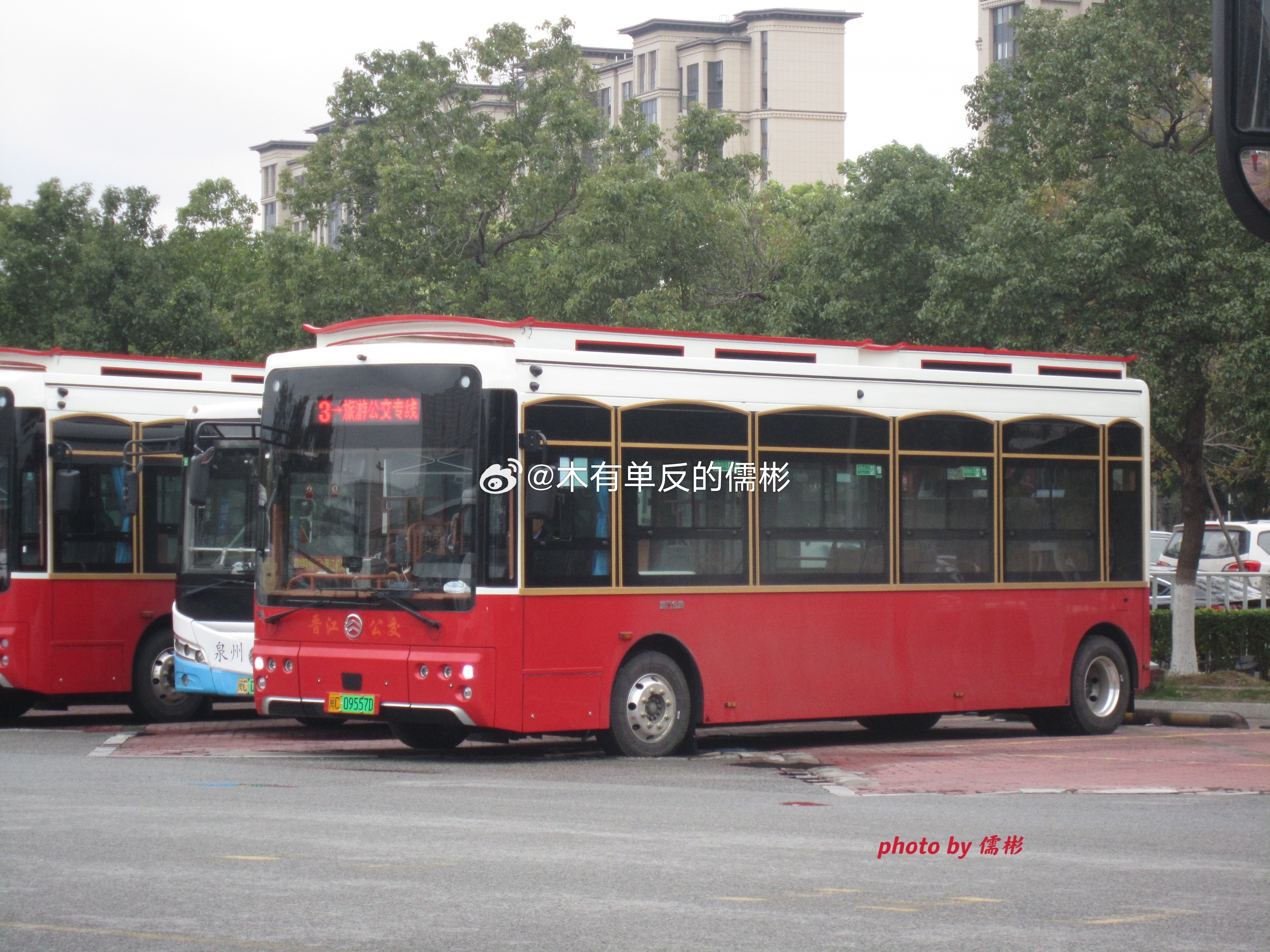 上星期去泉州也是又去了趟晋江，晋江也购入了不少新车，本来又买两了台金旅双层，但可