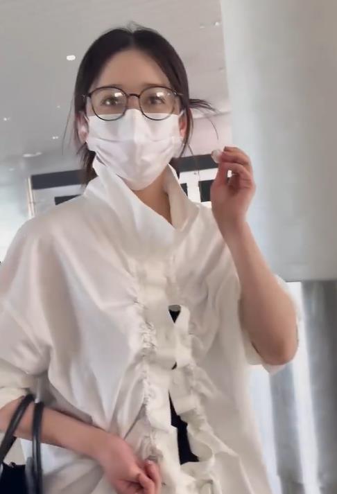 阚清子咋又瘦了 女神阚清子产后参加有瘦身集中营的综艺节目浪姐暴瘦十几斤后，又为新