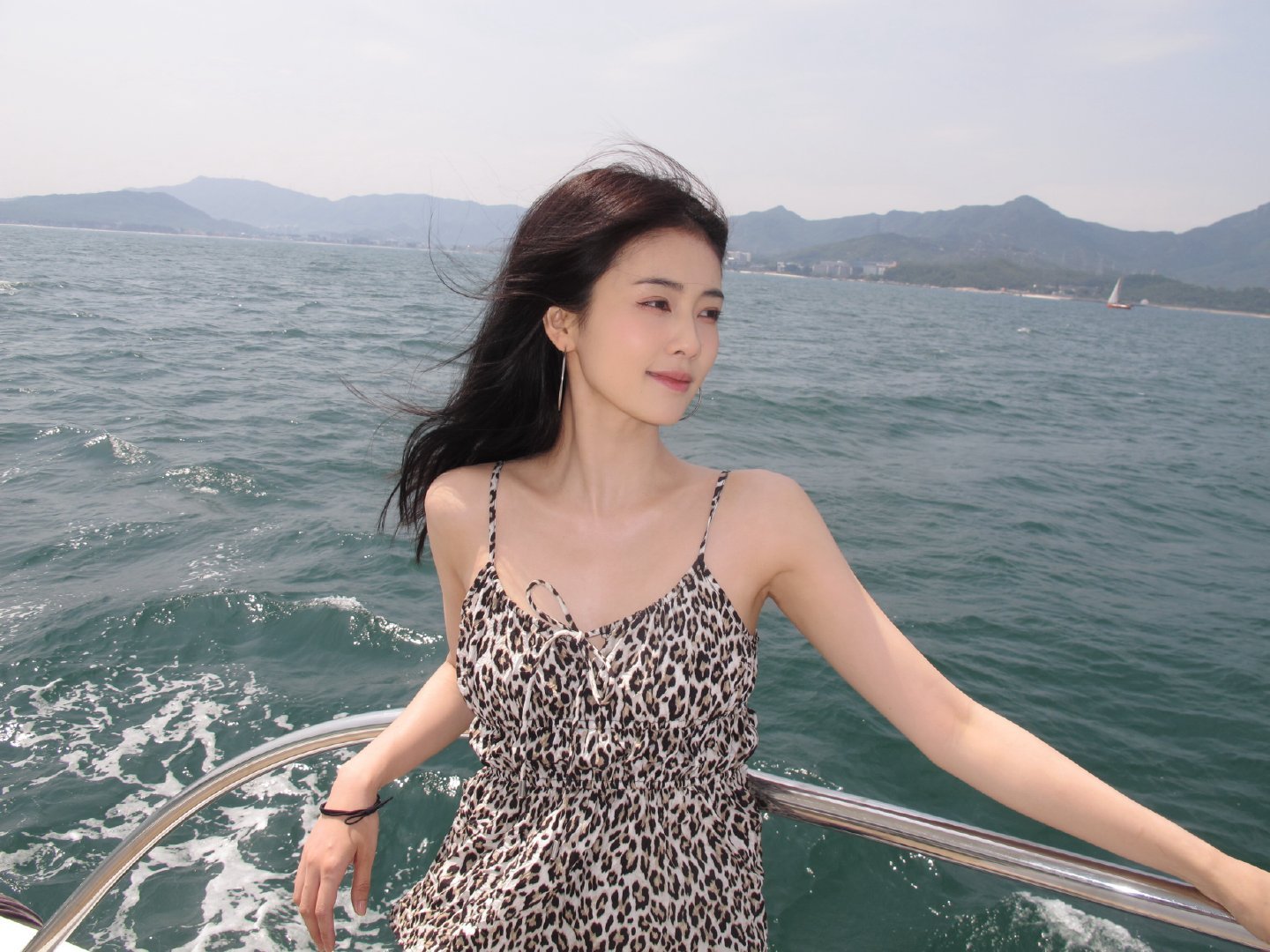 海鸥掠过船舷，而我的目光，只为你盘旋🌊 ​​​
