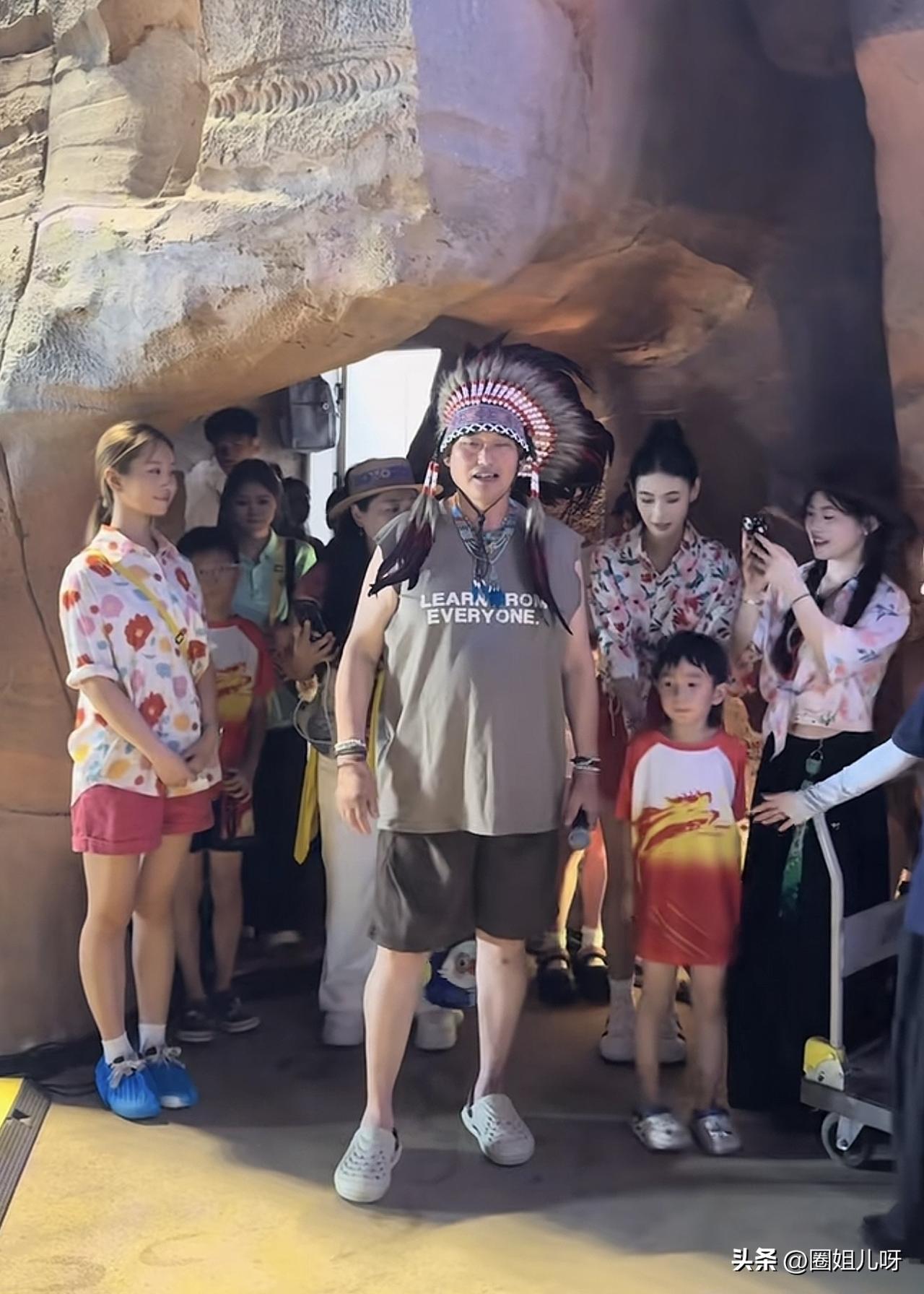 大衣哥又到日照森泊乐园打工了！
草根明星大衣哥最近好火呀，商演也是实实在在，非常