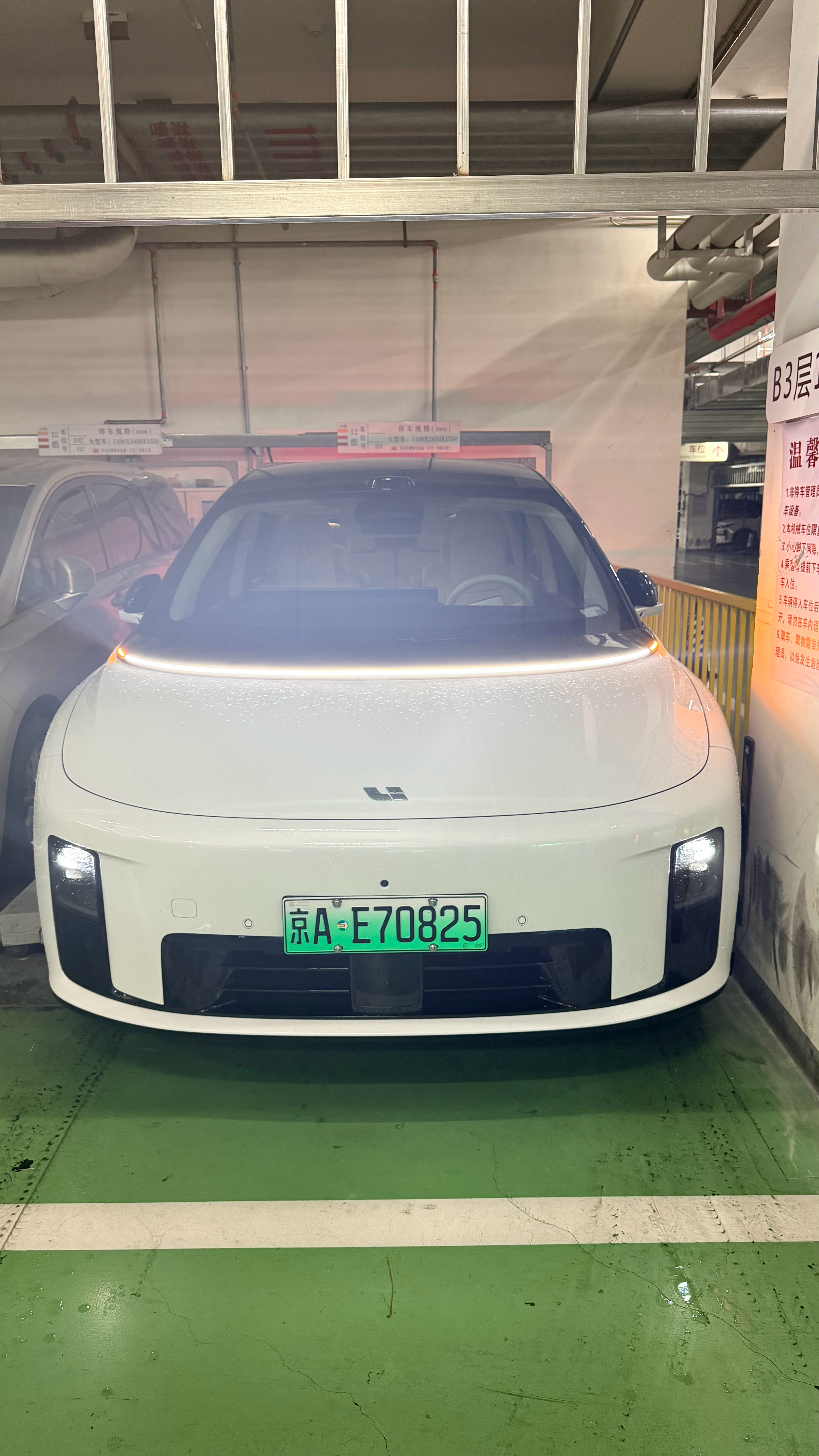 这车位，Livis 指定是没戏了理想i8