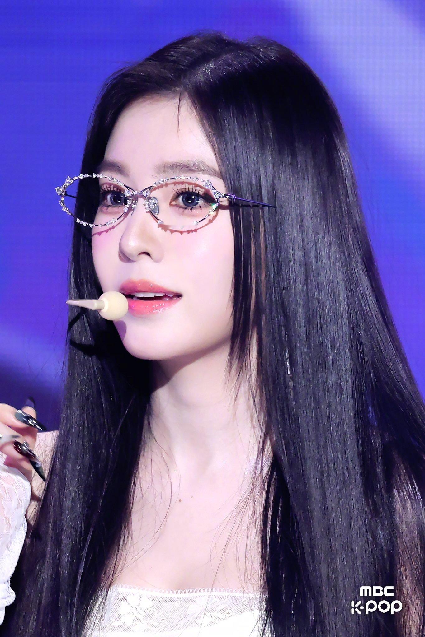 【Theqoo】网友在推特上传Irene照片，却被系统判定为AI生成内容…… 姐