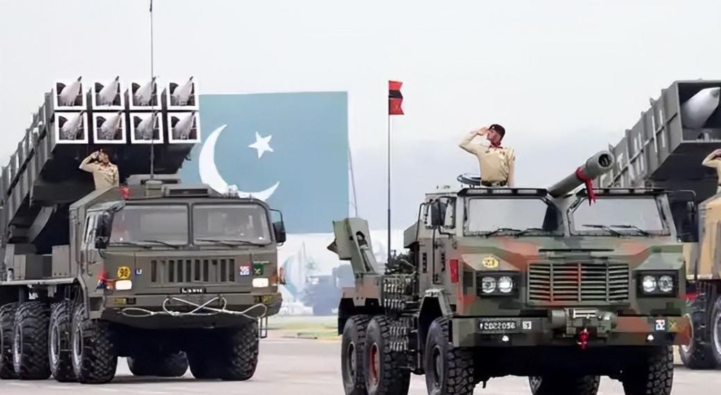 巴基斯坦自己都没想到，跟着中国混来混去，结果也混成了一个霸主。

过去这些年，巴