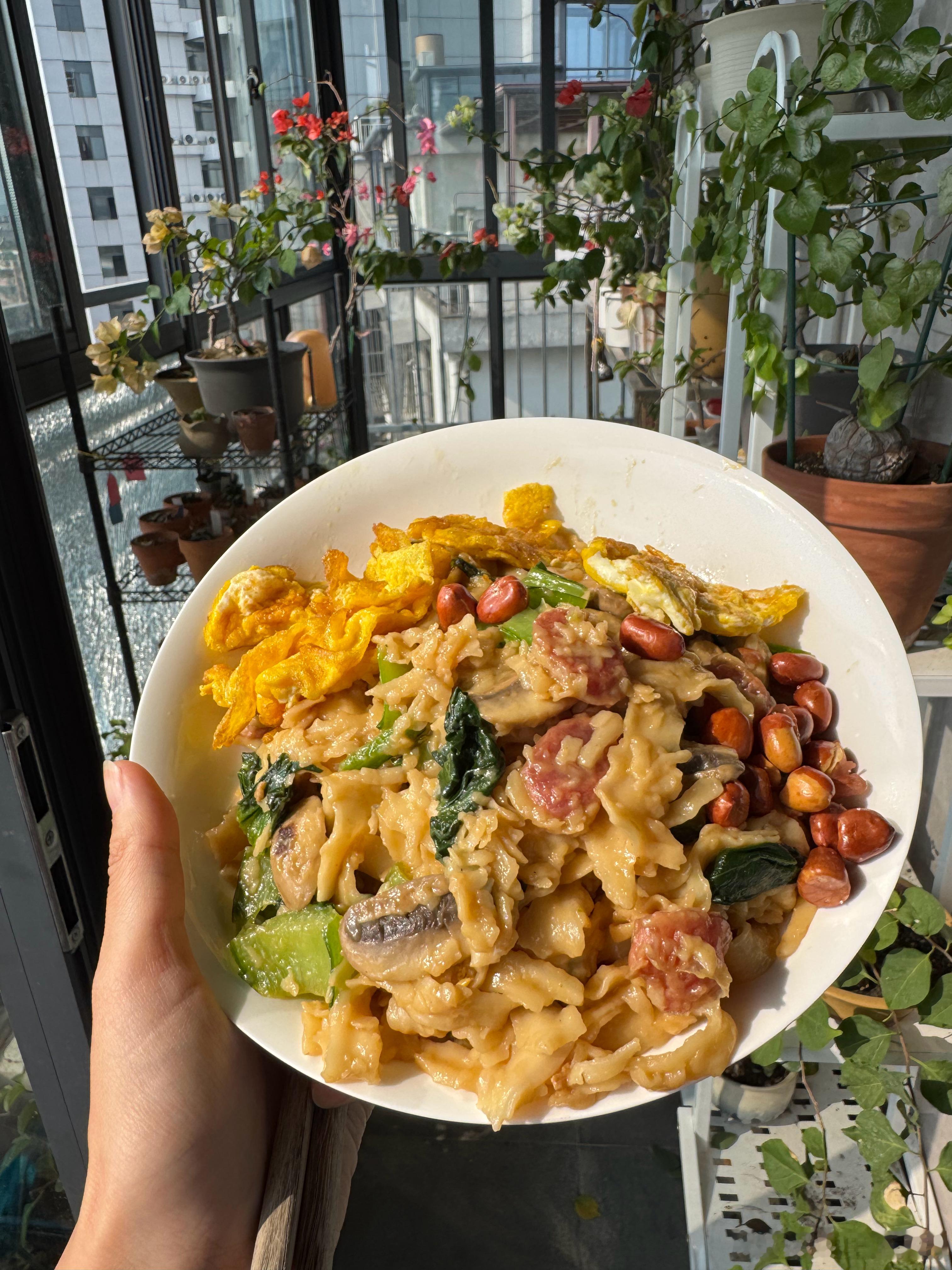 今天午饭做好吃好碗收拾好就匆匆去爬山了午饭还没来得及发翻车了颜值：负 10 分口